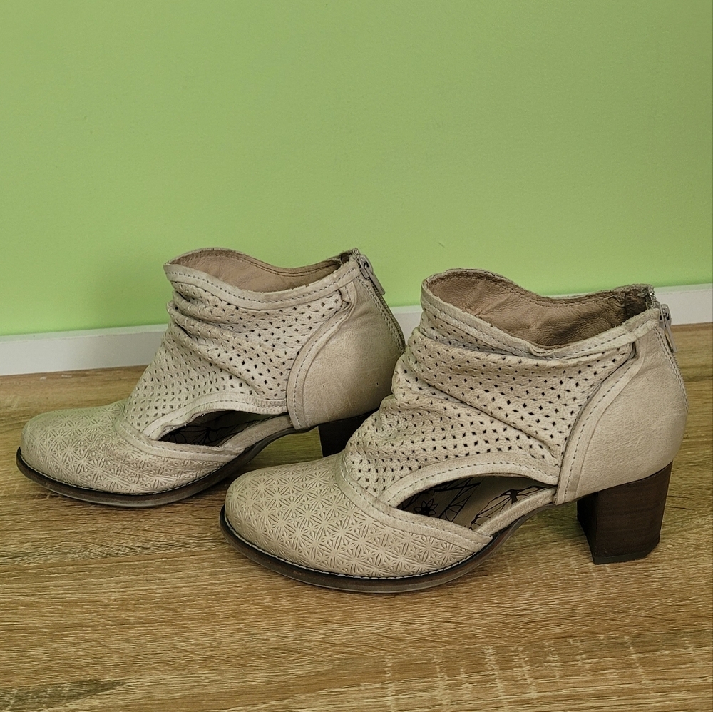 Dkode Women's Distressed Leather Ankle Boots size 40